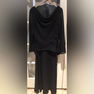 Studio one womens black beaded two piece dress. Fully lined dress size 14